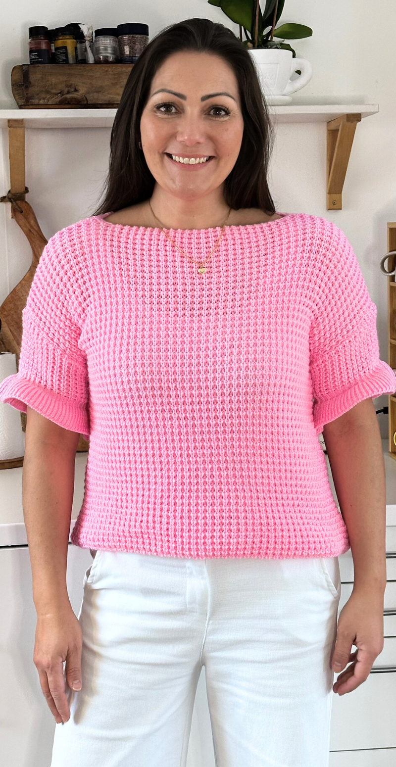 Chia strikbluse med kort flæseærme pink LikeLondon By Christina