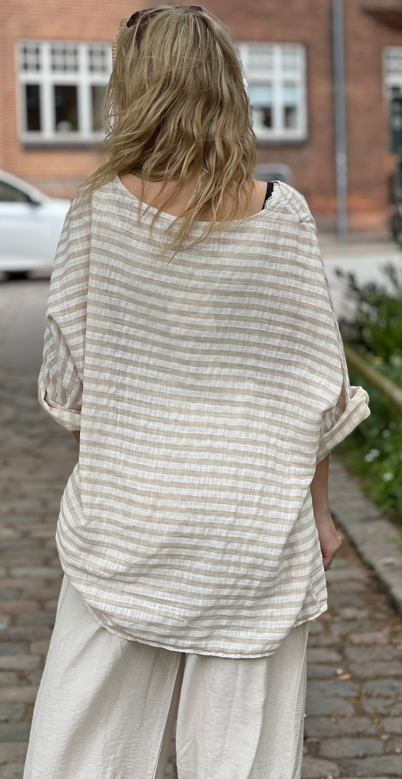 Oline bluse med striber og halskæde beige LikeLondon