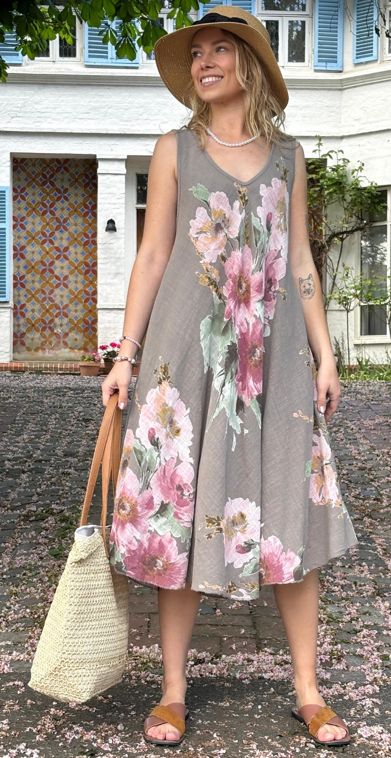 Faye kjole med brede stropper og blomstermotiv fango LikeLondon