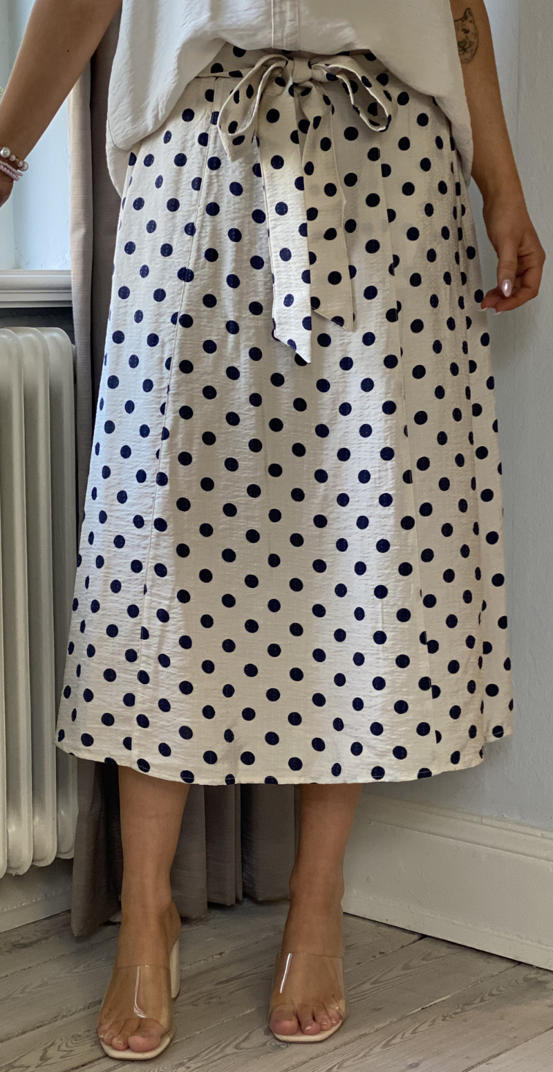 Alma nederdel i krepp kvalitet med prikker moonbeam w. navy Freequent