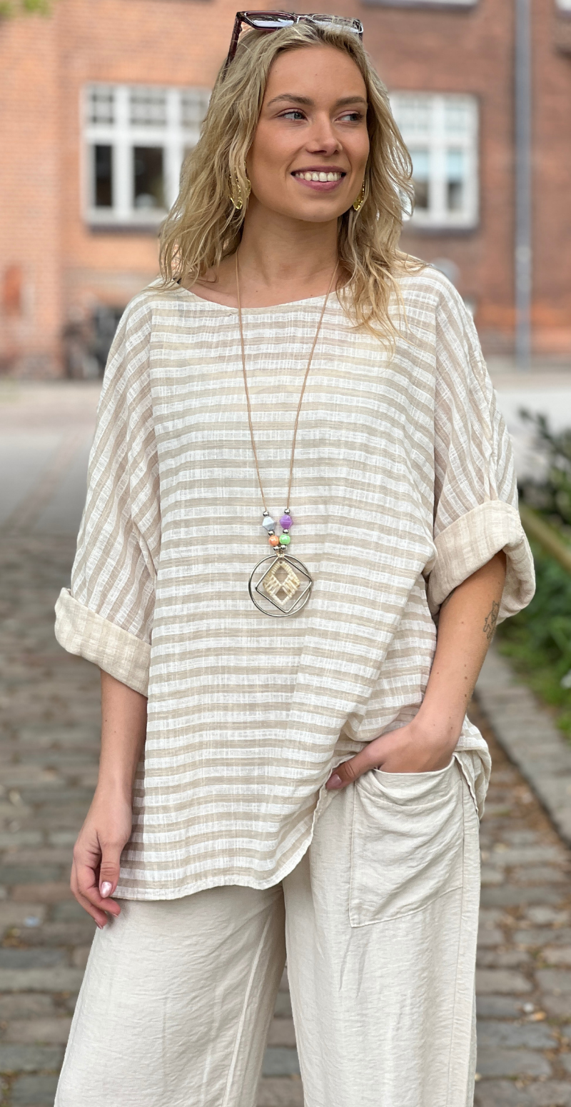 Oline bluse med striber og halskæde beige LikeLondon