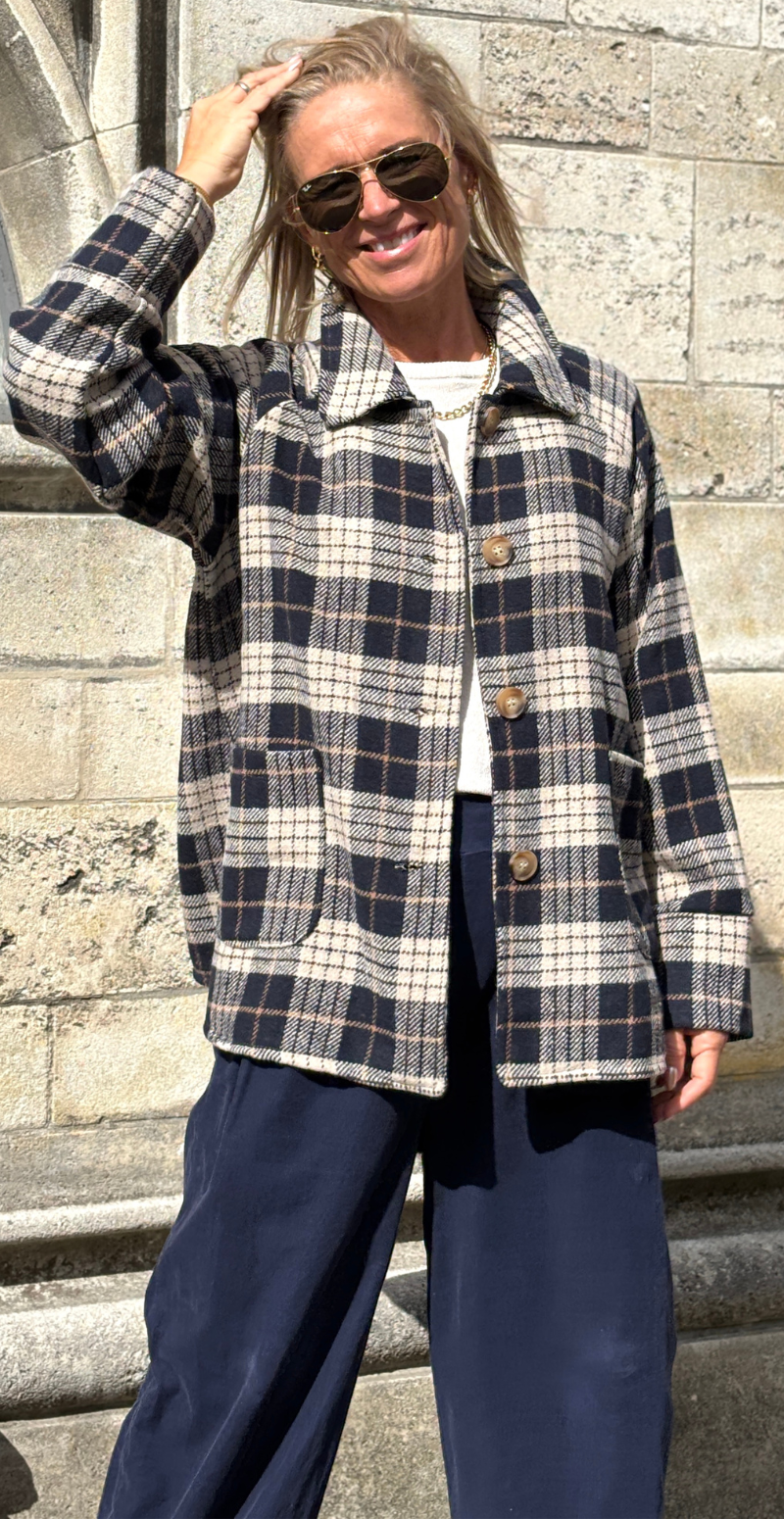 Gabby ternet jakke med store knapper navy LikeLondon