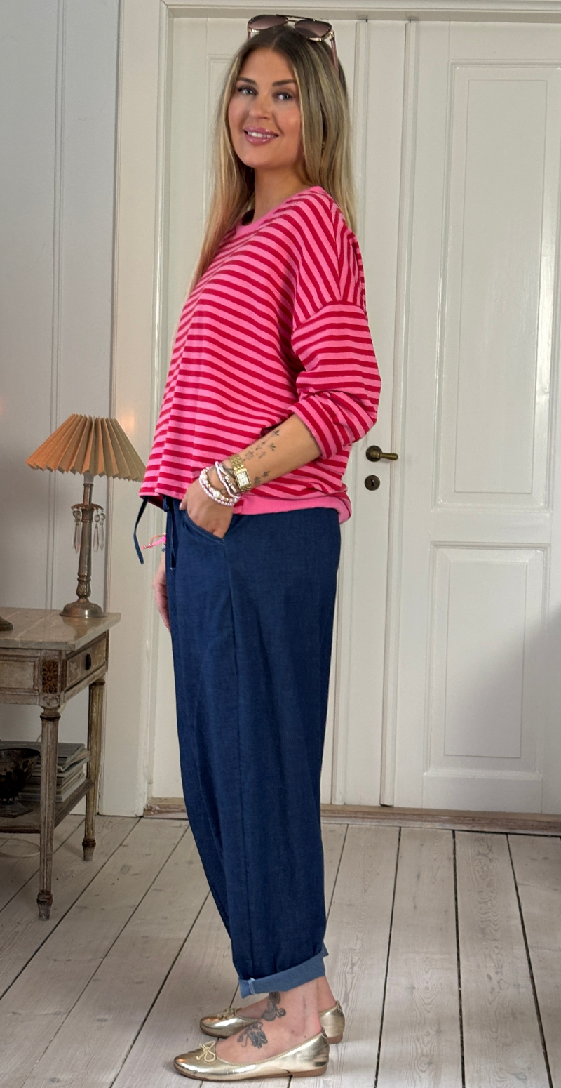 Forudbestil uge 8 Vally let denim buks med elastik i taljen dark jeans LikeLondon