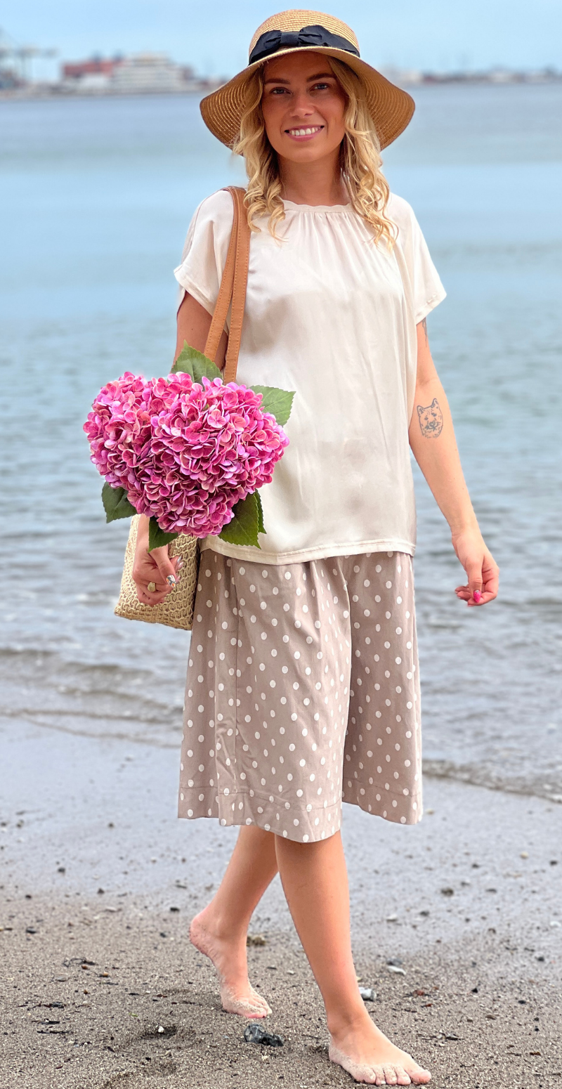 Marion bluse i silk-look beige LikeLondon