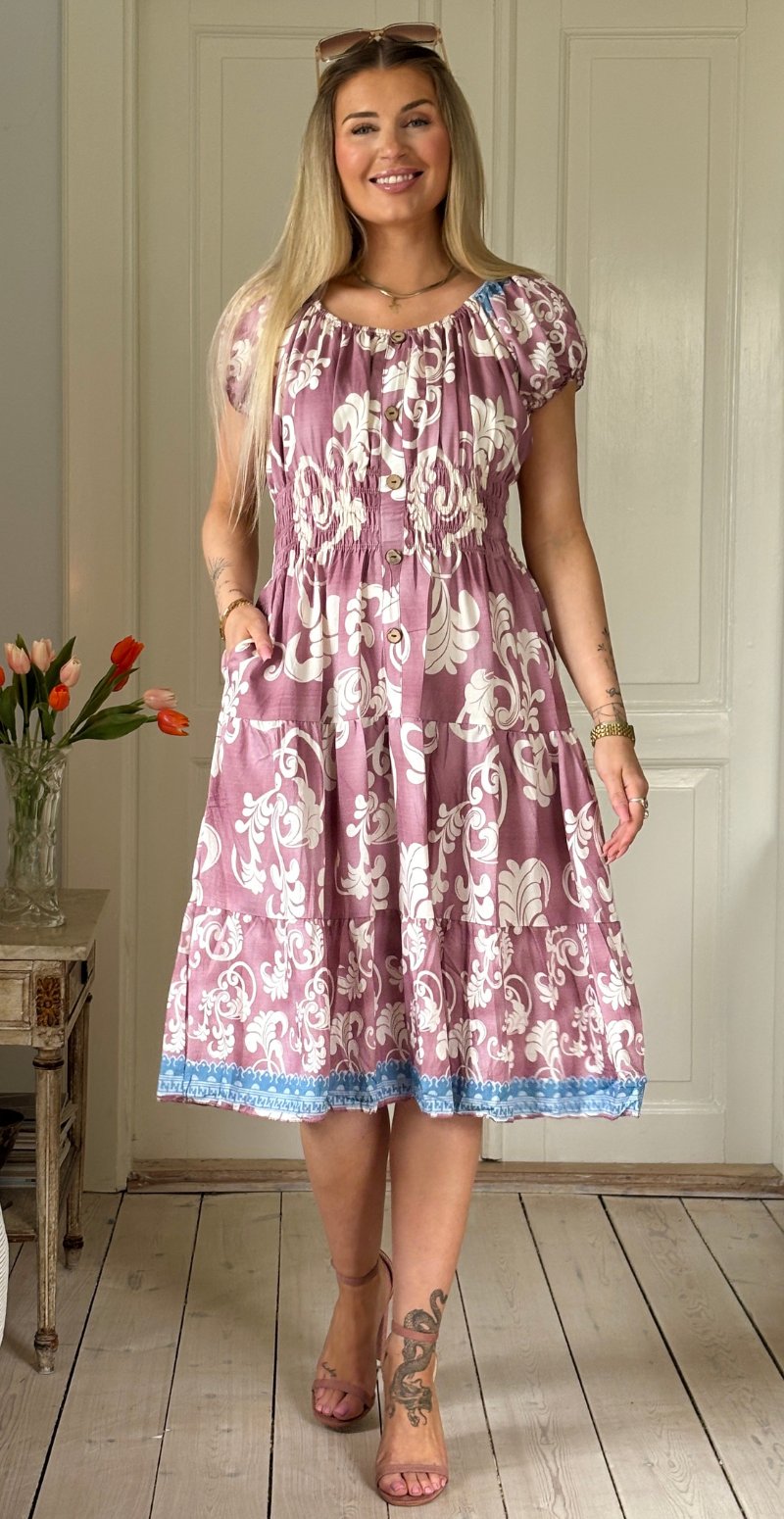 Abby kjole med paisleyprint og smock rosa LikeLondon