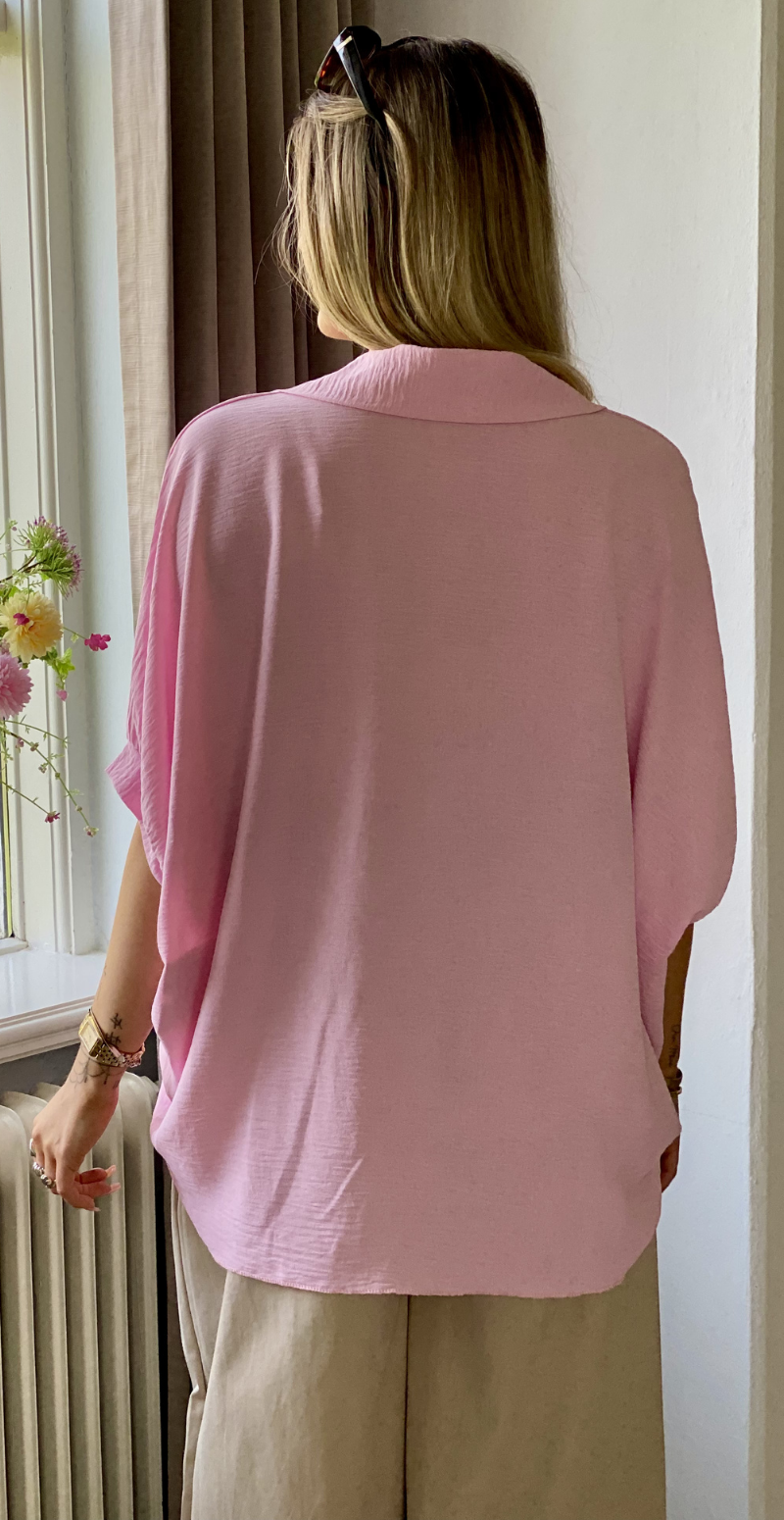 Lizzy bluse med krave og guldknapper pink LikeLondon