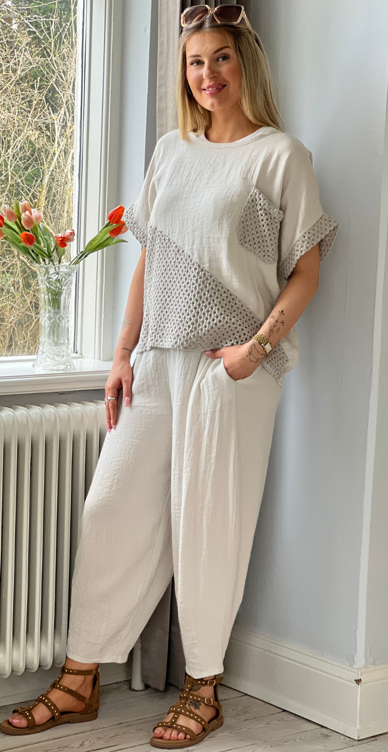 Gladys bluse med kort ærme og hæklede detaljer beige LikeLondon