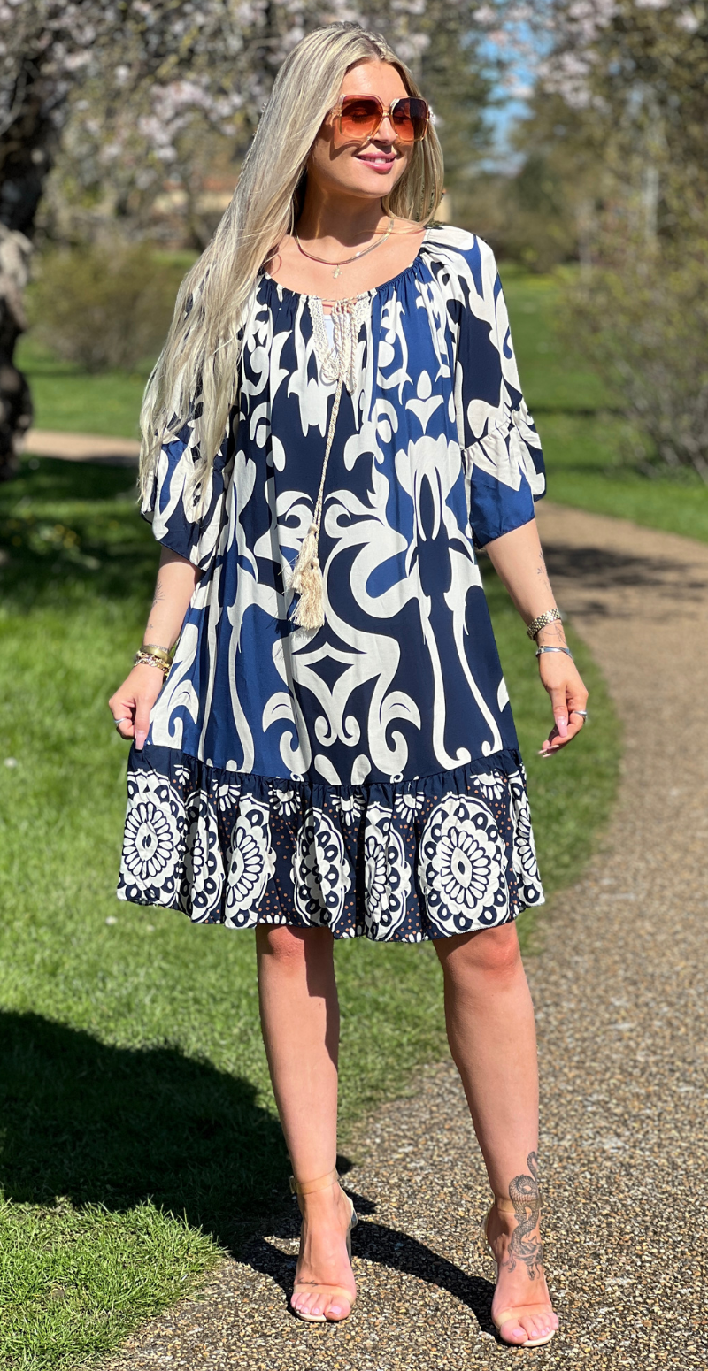 Mira kort kjole med mønster og peplum kanter blå LikeLondon