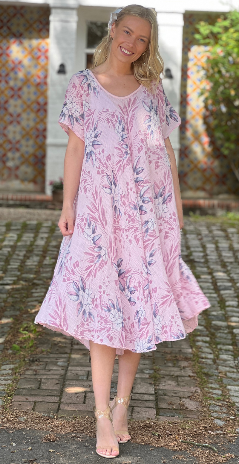 Forudbestil uge 24 Luli kjole med blomstret mønster pink LikeLondon