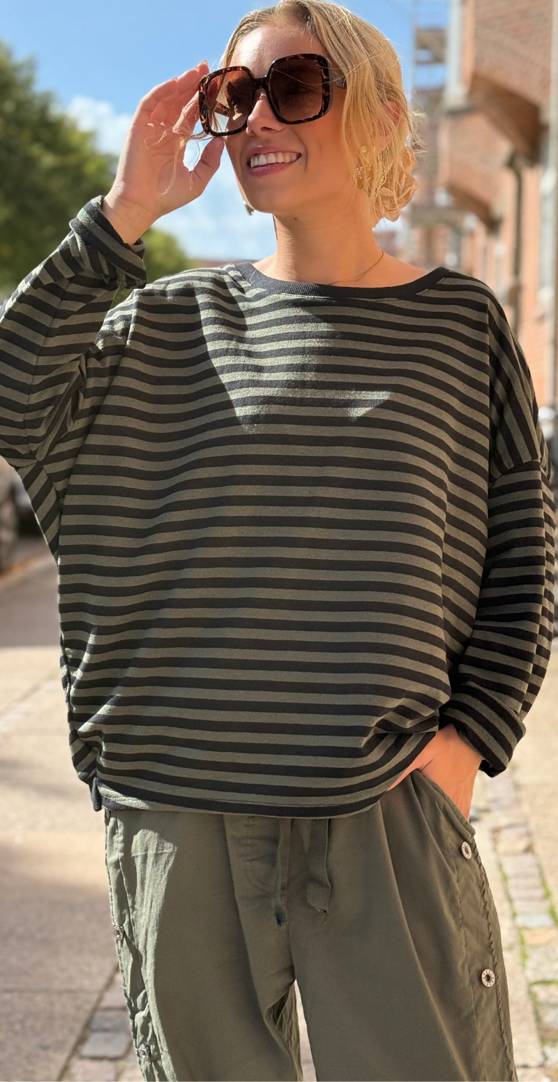 Zenia bluse med lange ærmer og striber sort/khaki LikeLondon