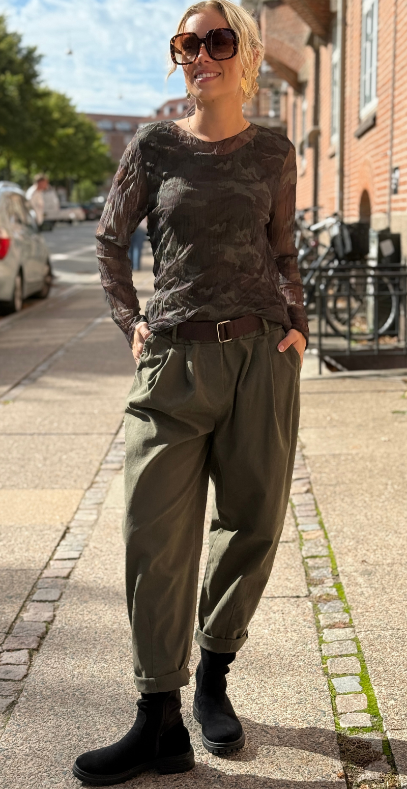 Forudbestil uge 39 Sofie langærmet meshbluse med indertop militare camouflage LikeLondon