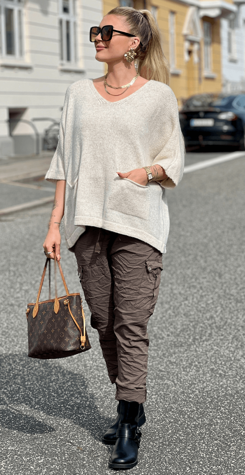 Laura strik med korte ærmer og lommer beige LikeLondon