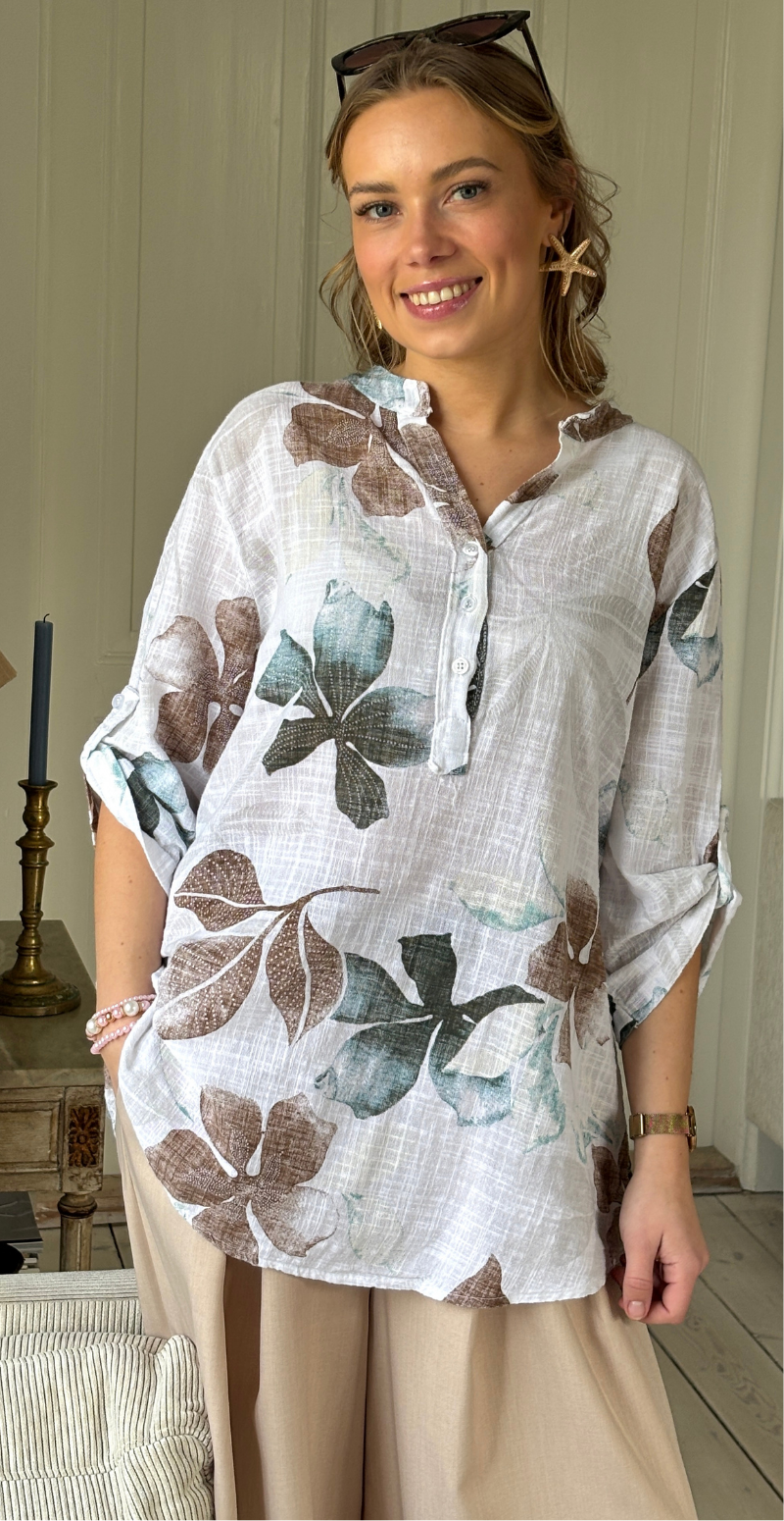 Bessie bluse med bladmotiv og stolpelukning bianco/hvid LikeLondon