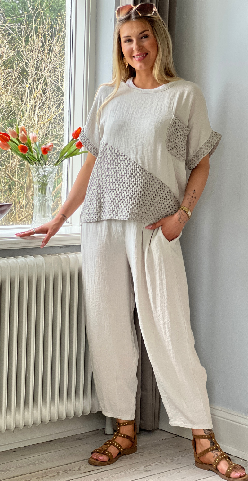 Gladys bluse med kort ærme og hæklede detaljer beige LikeLondon