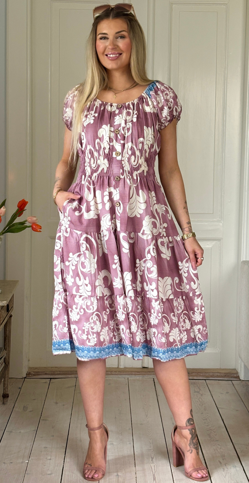 Abby kjole med paisleyprint og smock rosa LikeLondon
