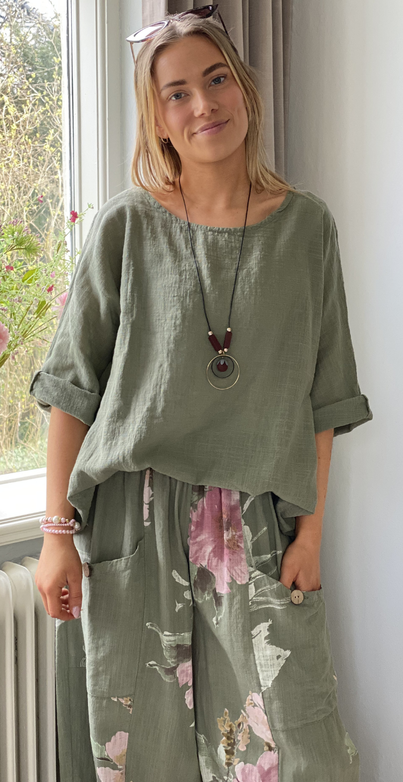 Alida bluse med vidde og halskæde khaki LikeLondon