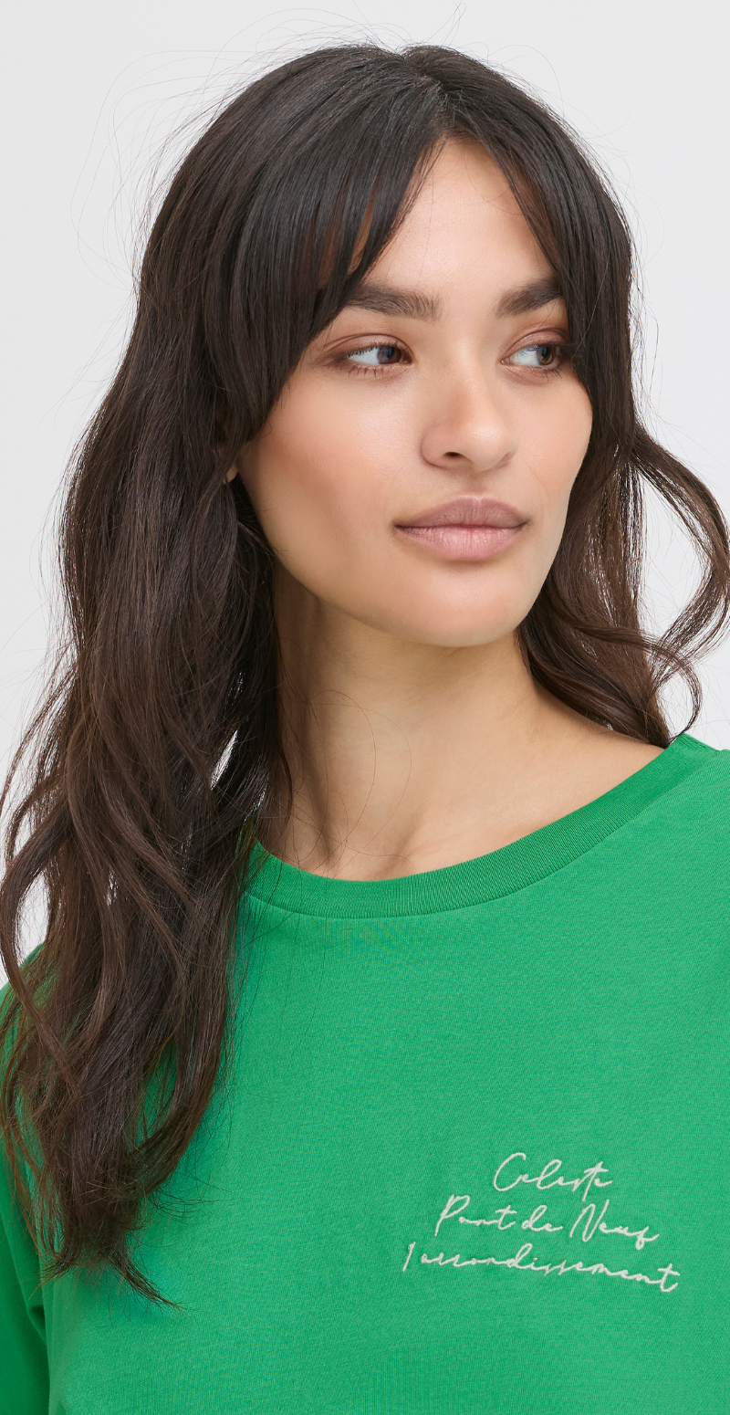 Seleste bluse med rund hals og tekst jelly bean B.young