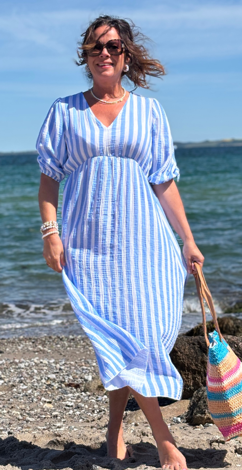 Maya kjole med v-hals og striber blå/hvid LikeLondon