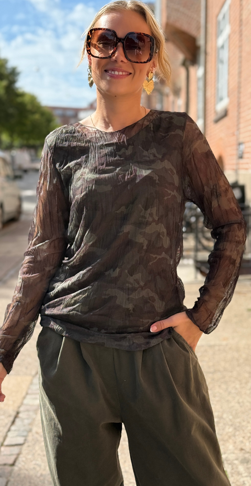 Forudbestil uge 39 Sofie langærmet meshbluse med indertop militare camouflage LikeLondon