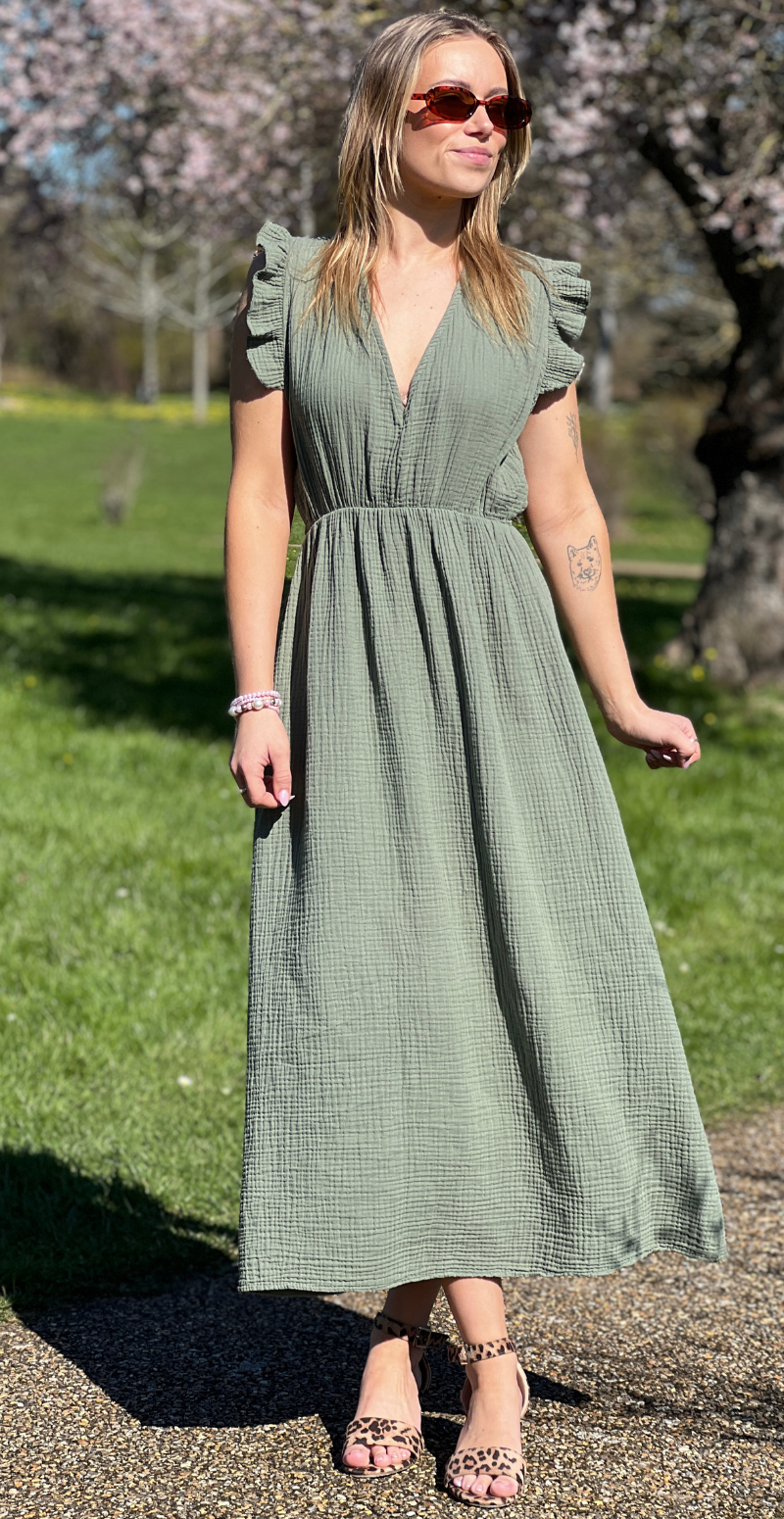 Tamara kjole med flæsekant og bindebånd khaki LikeLondon