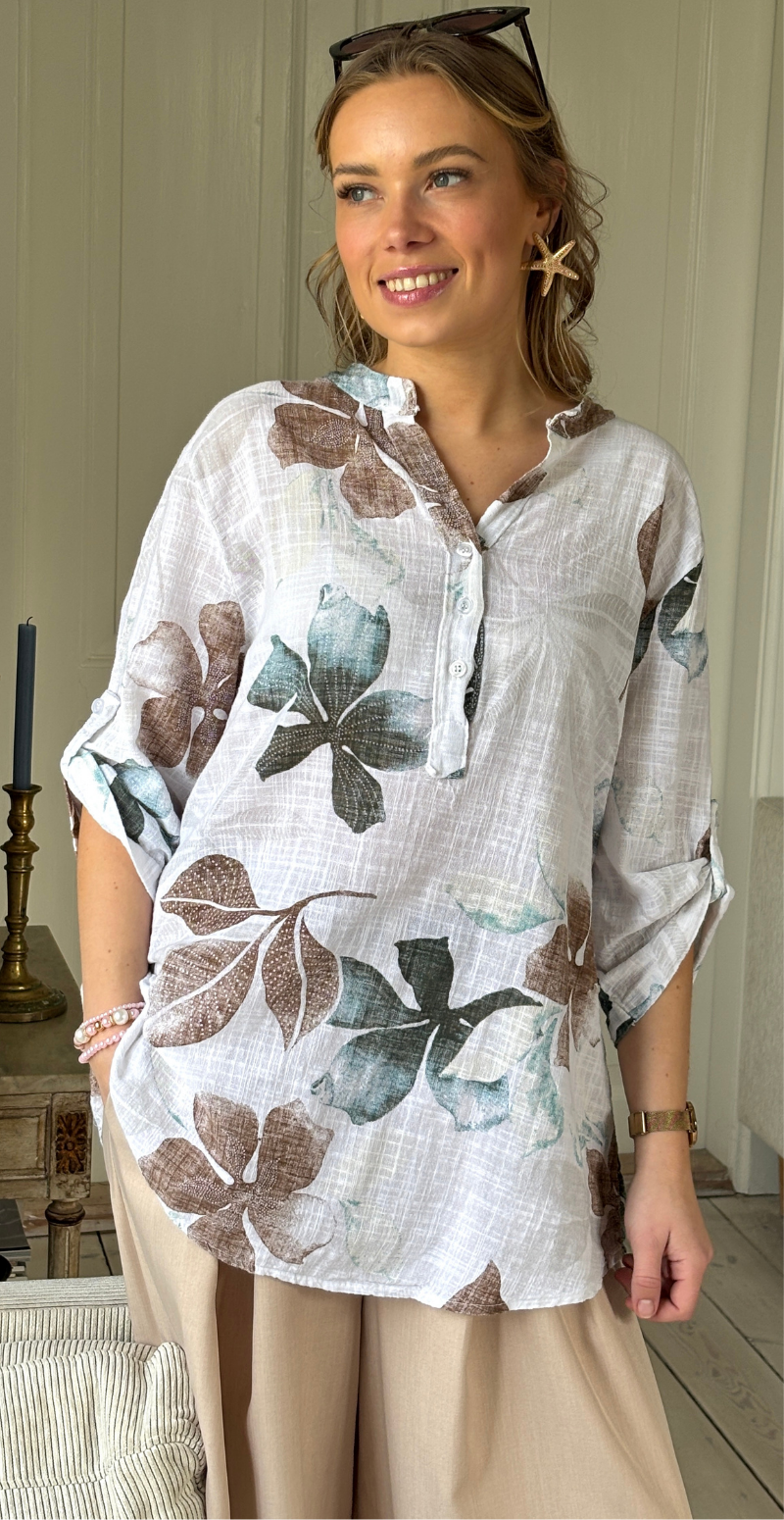 Bessie bluse med bladmotiv og stolpelukning bianco/hvid LikeLondon