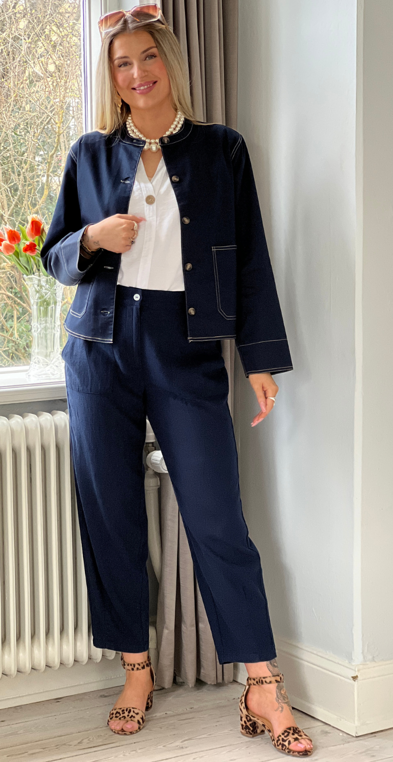Lava hørbukser med store lommer og knaplukning navy blazer Freequent