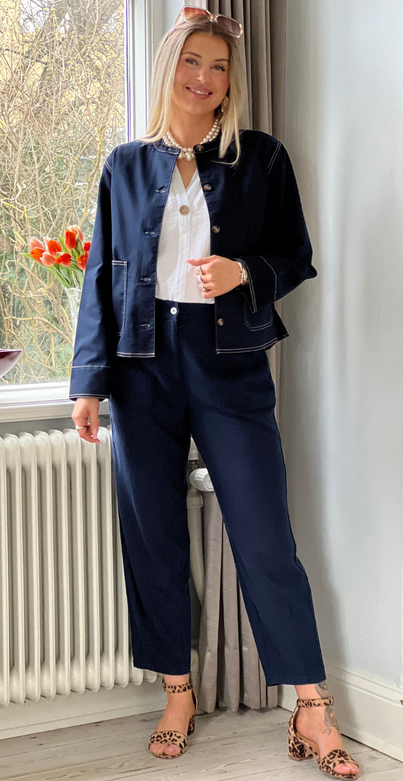 Lava hørbukser med store lommer og knaplukning navy blazer Freequent