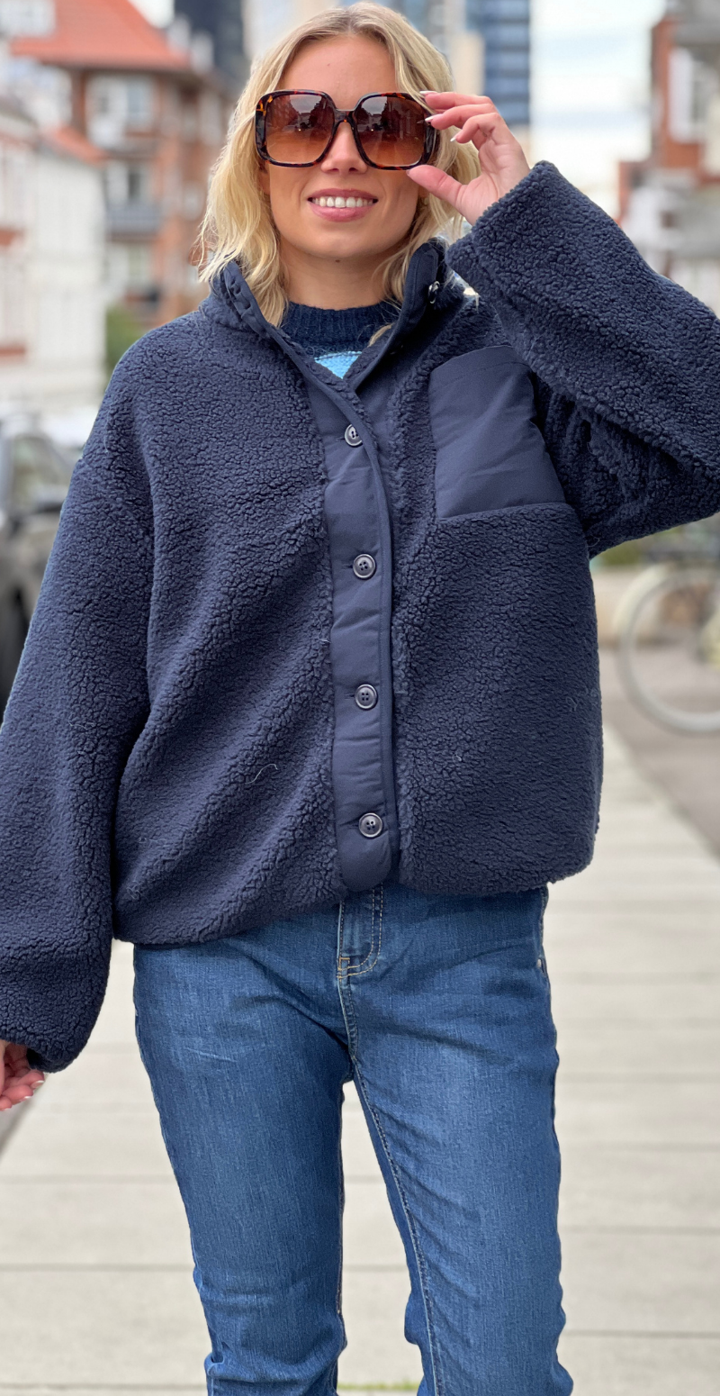 Onyx jakke I teddy med brystlomme og knapper navy LikeLondon