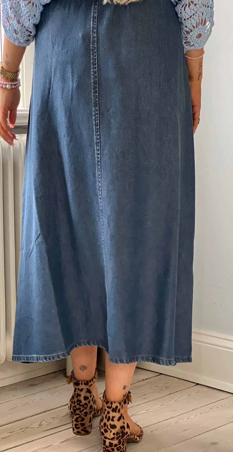 Milo nederdel med lommer og slids medium blue denim Freequent