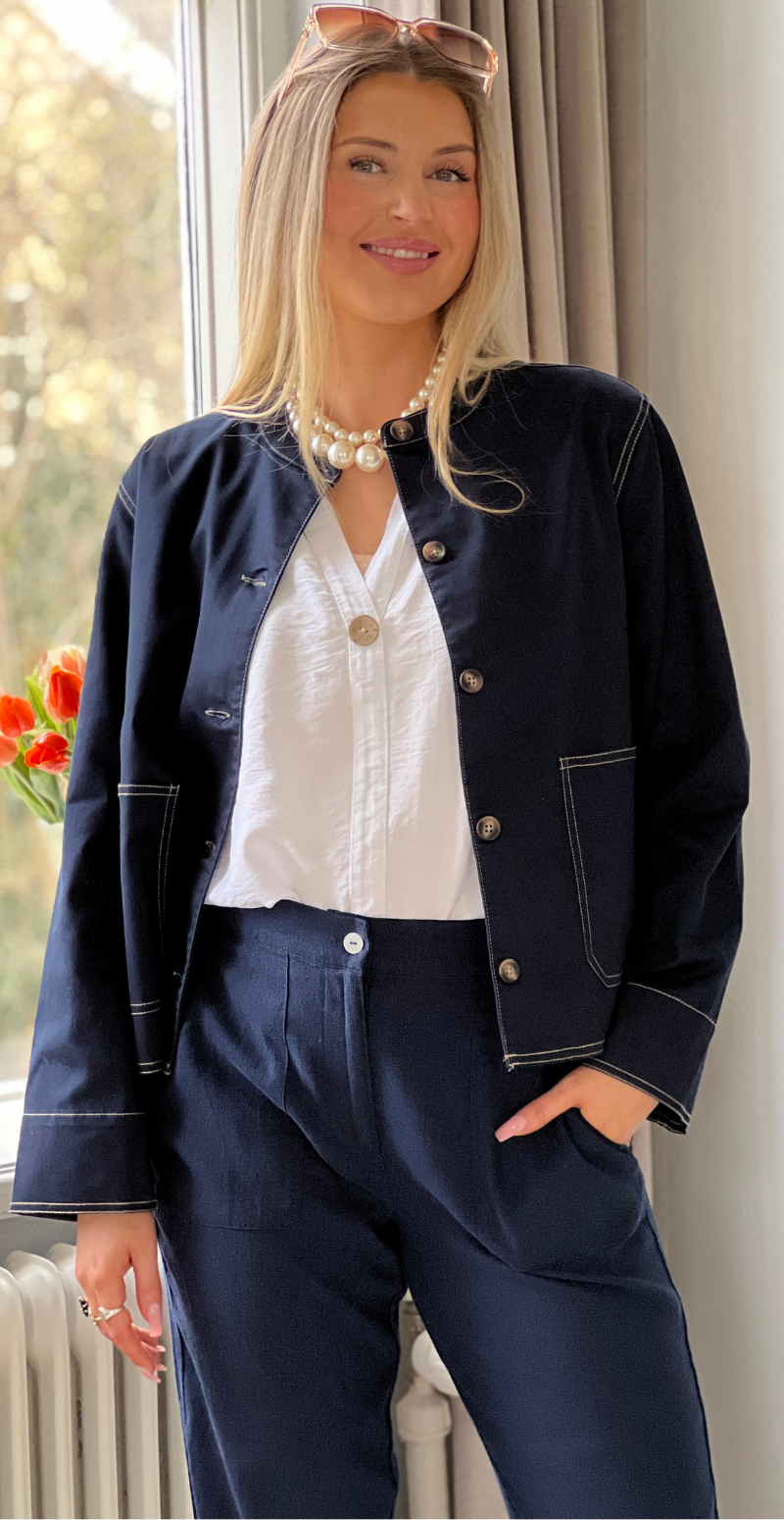 Penny jakke med tydelige stikninger navy LikeLondon