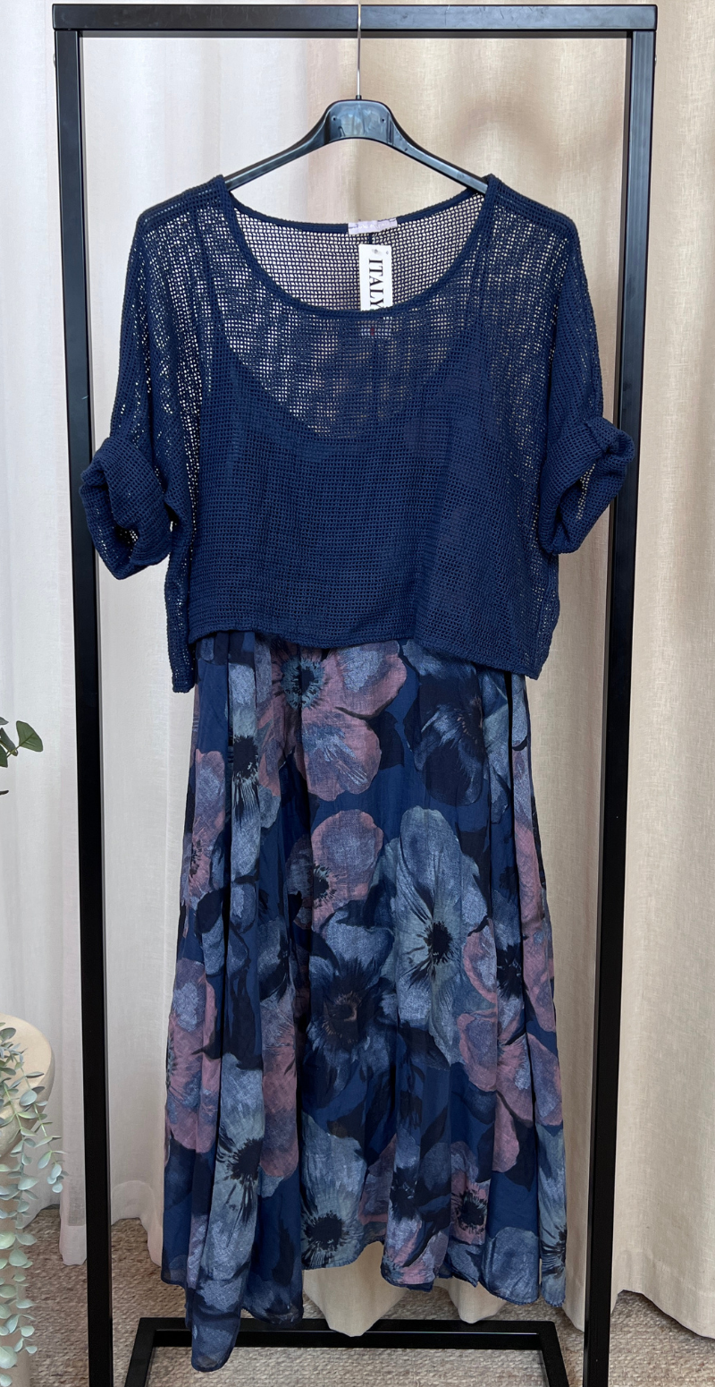 Ophelia kjole med blomsterprint og tynde stropper med tilhørende bluse navy LikeLondon