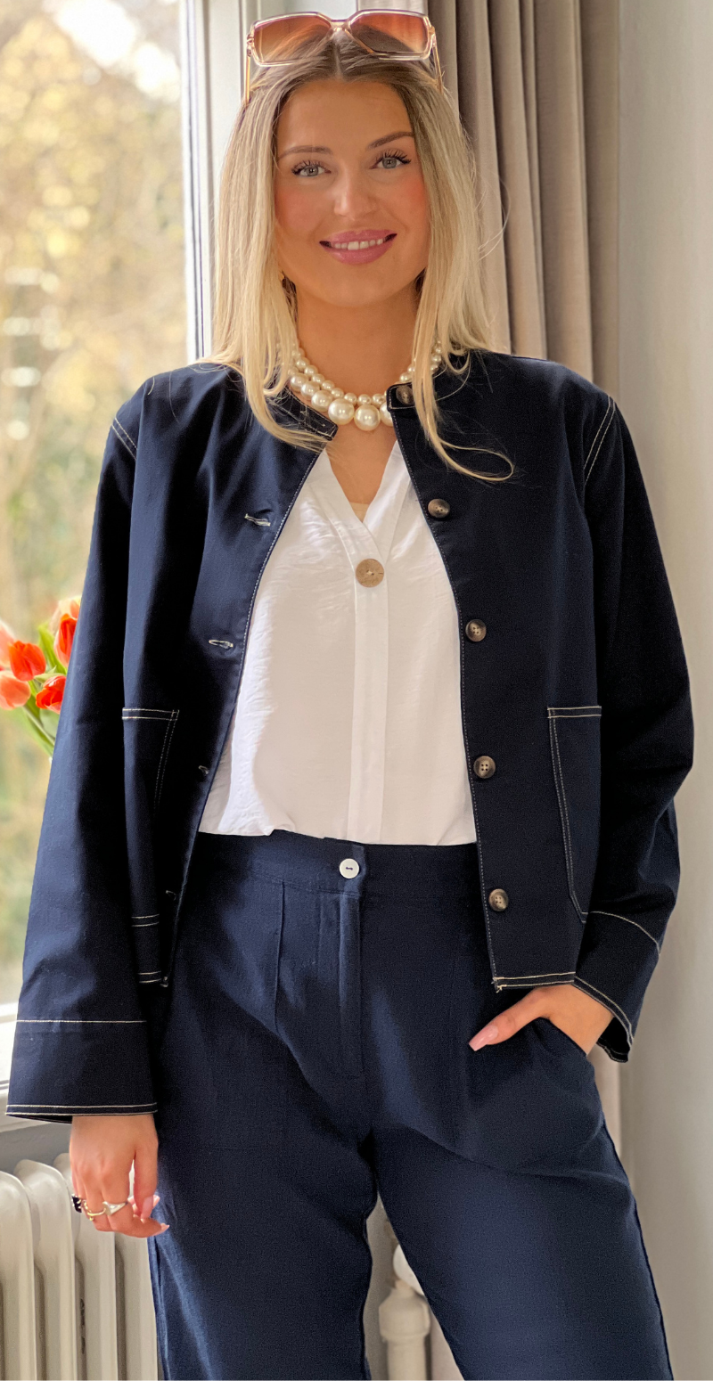 Penny jakke med tydelige stikninger navy LikeLondon