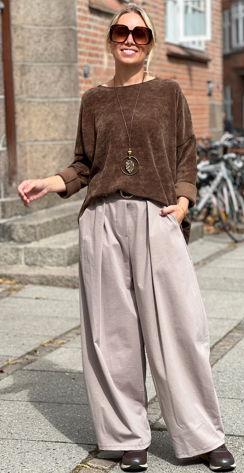 Maren bluse i velour og halskæde brun LikeLondon