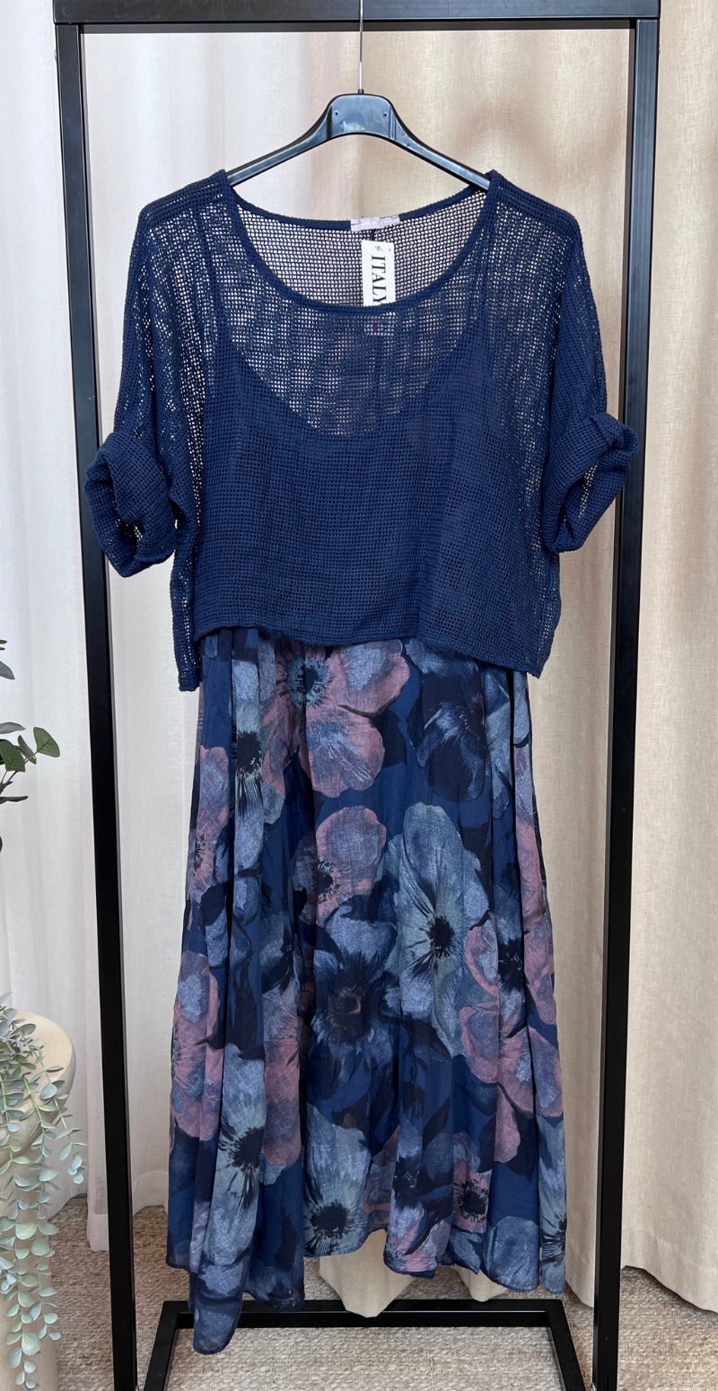 Ophelia kjole med blomsterprint og tynde stropper med tilhørende bluse navy LikeLondon