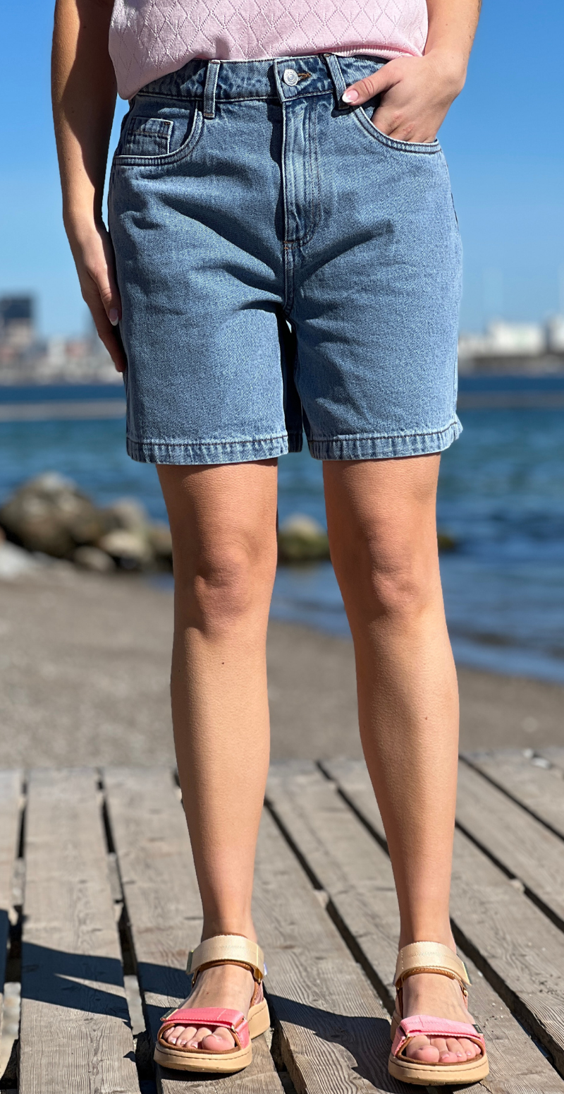 Kannia denimshorts med lommer light blue denim B.young