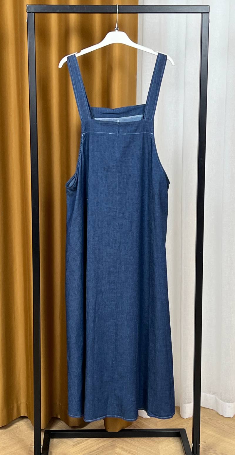 Noel denimspencer med træknapper og lomme dark jeans LikeLondon