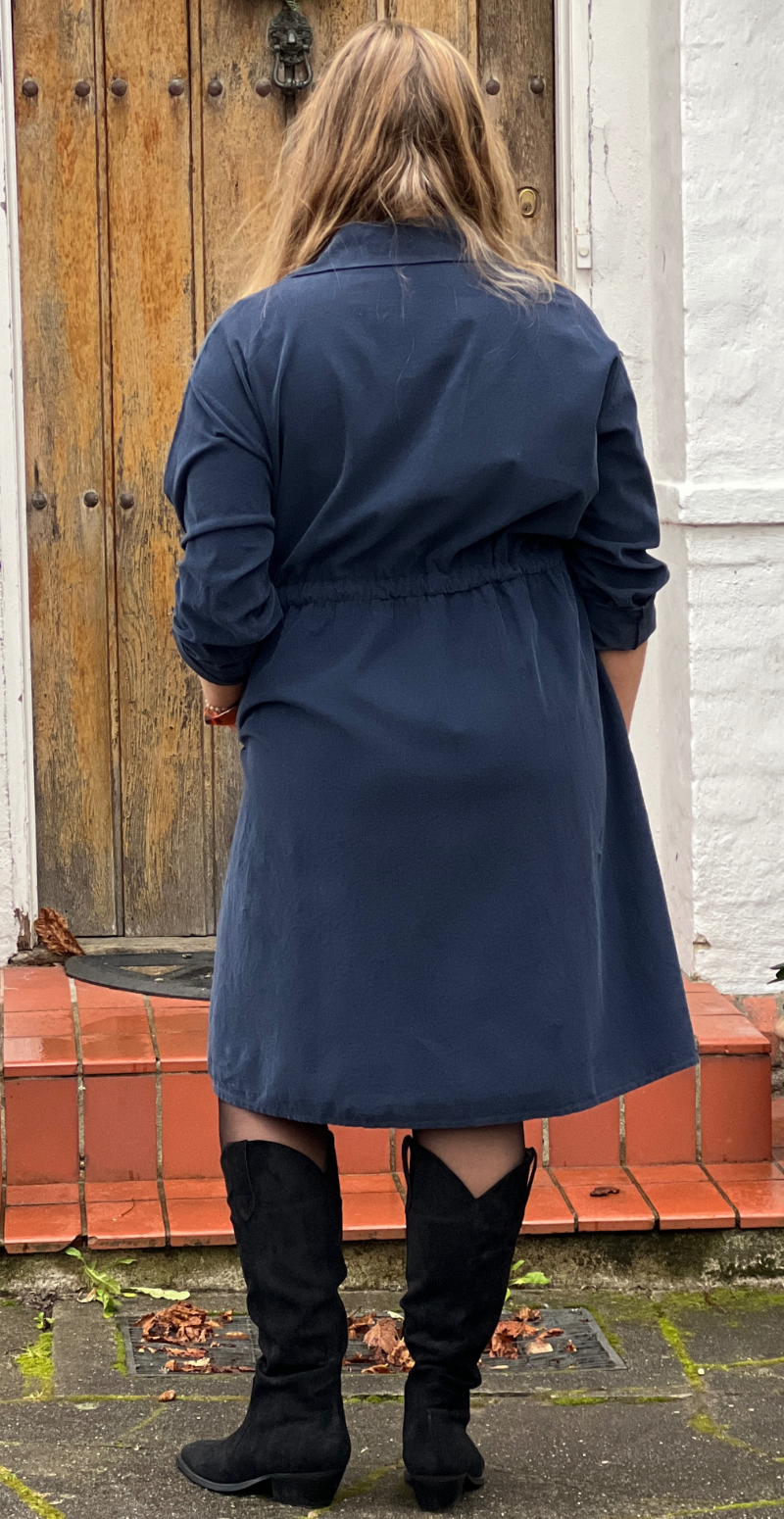 Silvia fløjlskjole med snøre i taljen navy LikeLondon