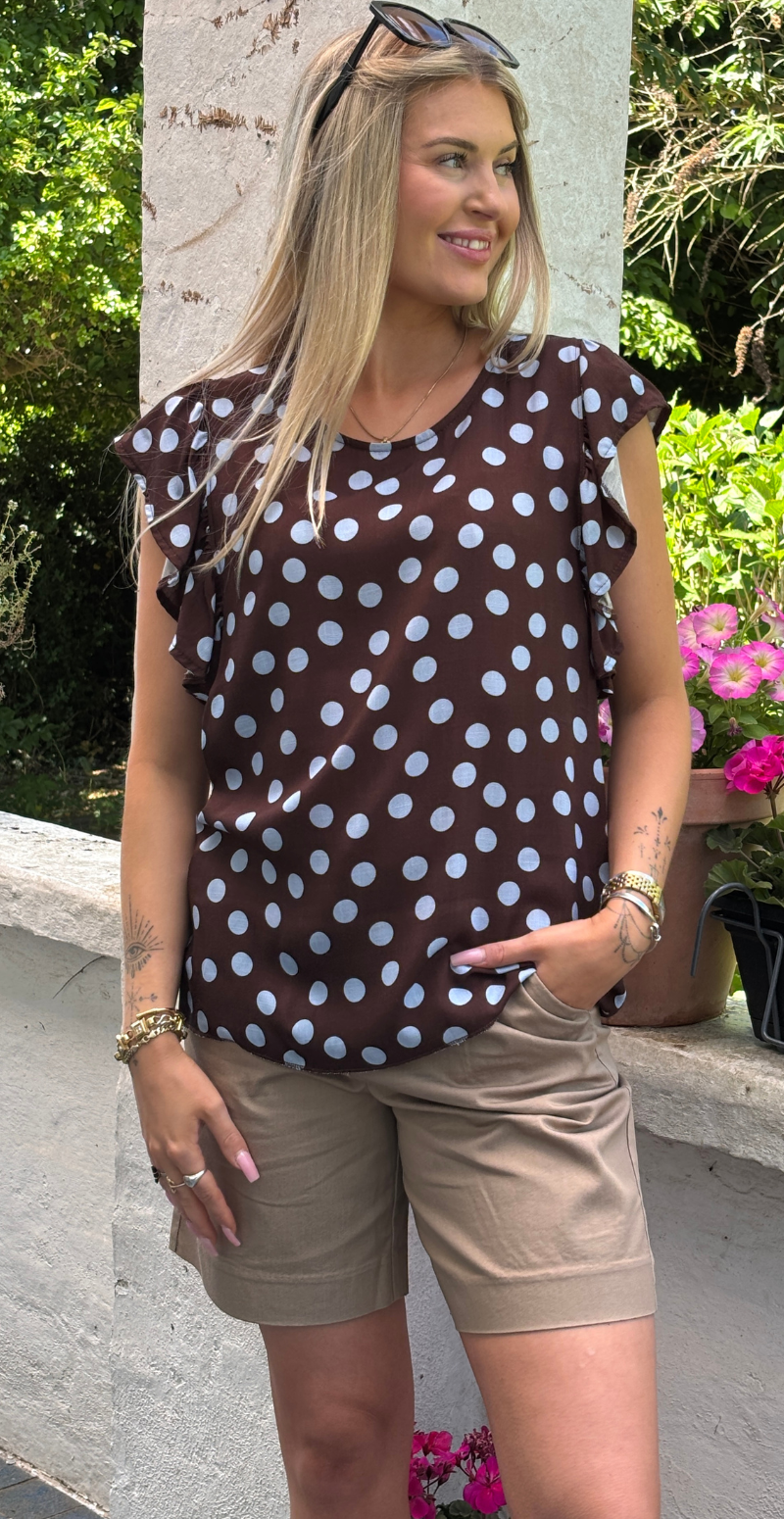 Emmy bluse med prikker og flæseærmer brun LikeLondon