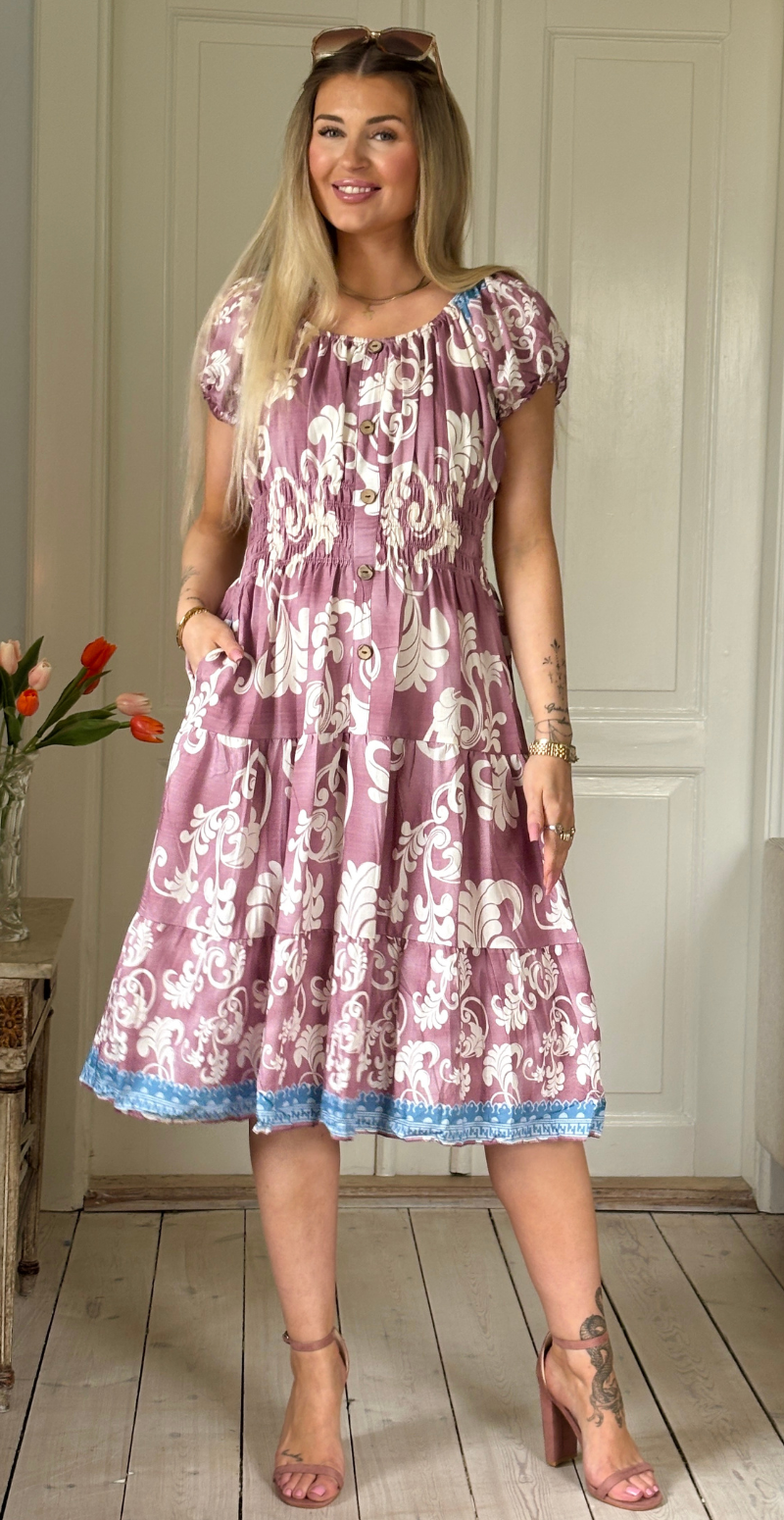 Abby kjole med paisleyprint og smock rosa LikeLondon