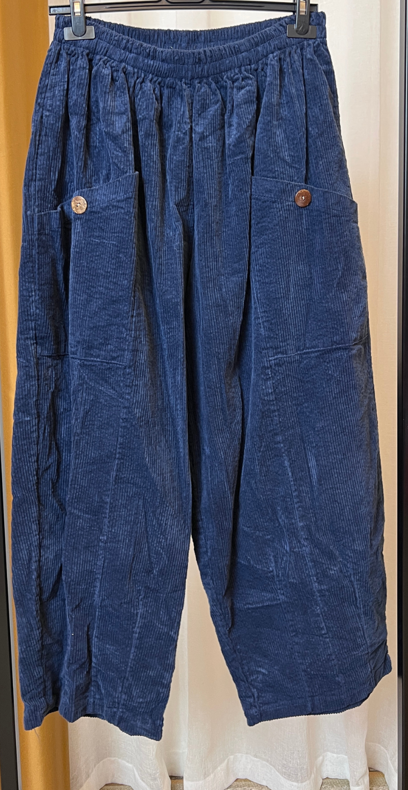 Gwen fløjlsbukser med store lommer navy LikeLondon