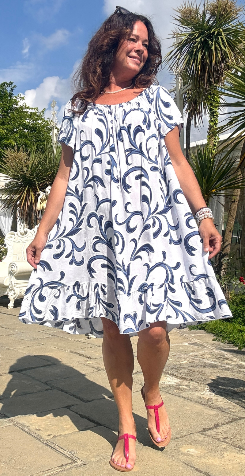 Tincha kjole med bindebånd og print hvid LikeLondon