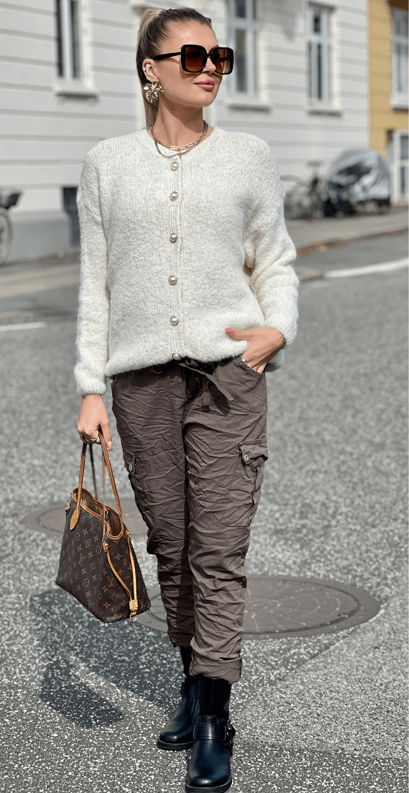 Margie strik cardigan med perlemorsknapper creme LikeLondon