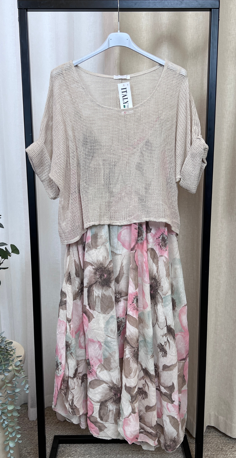 Ophelia kjole med blomsterprint og tynde stropper med tilhørende bluse beige LikeLondon