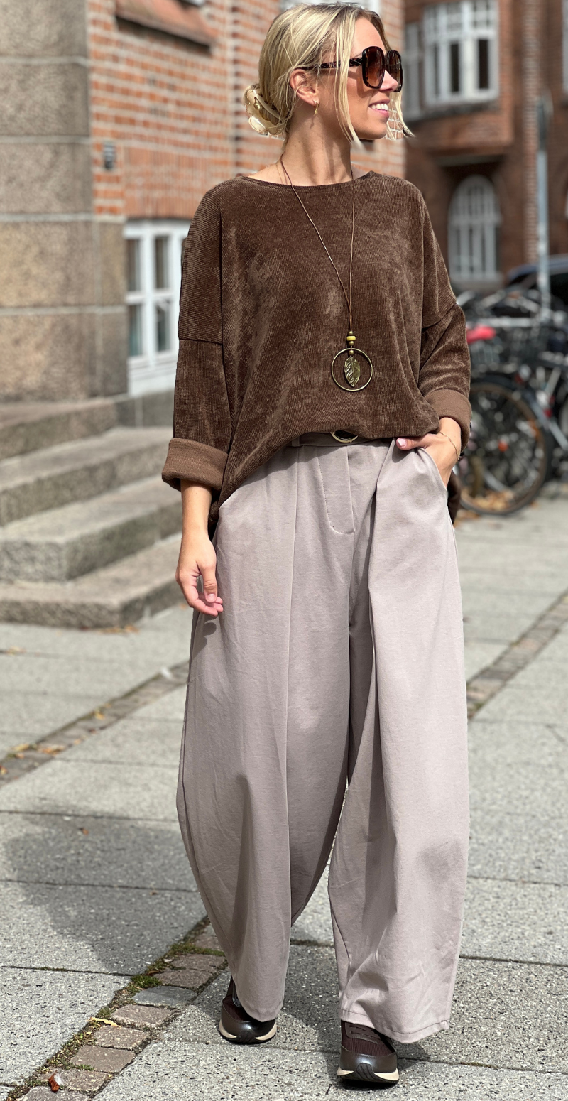 Maren bluse i velour og halskæde brun LikeLondon