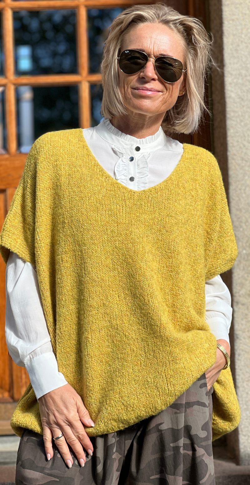 Sigga strikket oversized vest med v-hals gul LikeLondon