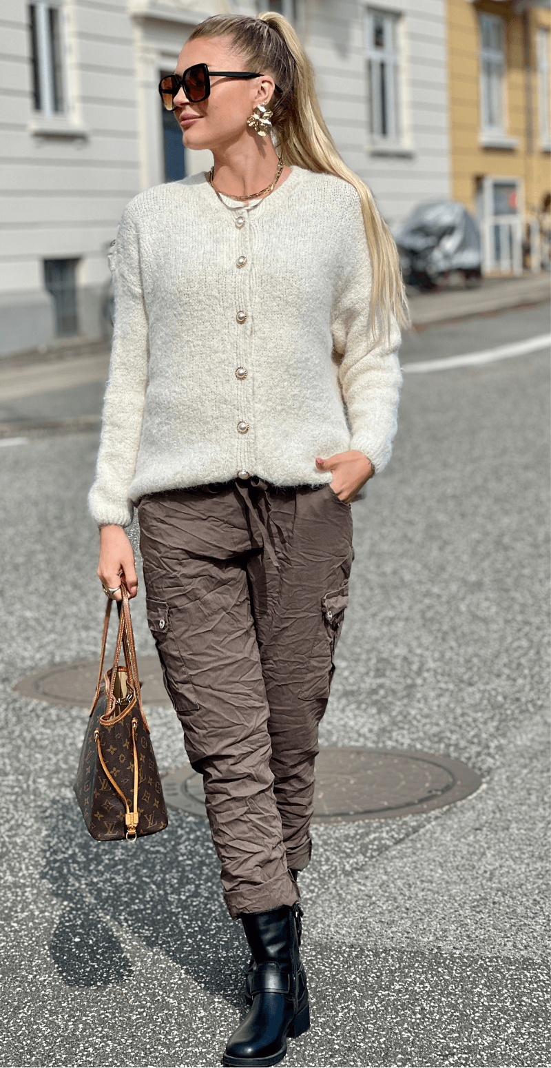 Margie strik cardigan med perlemorsknapper creme LikeLondon