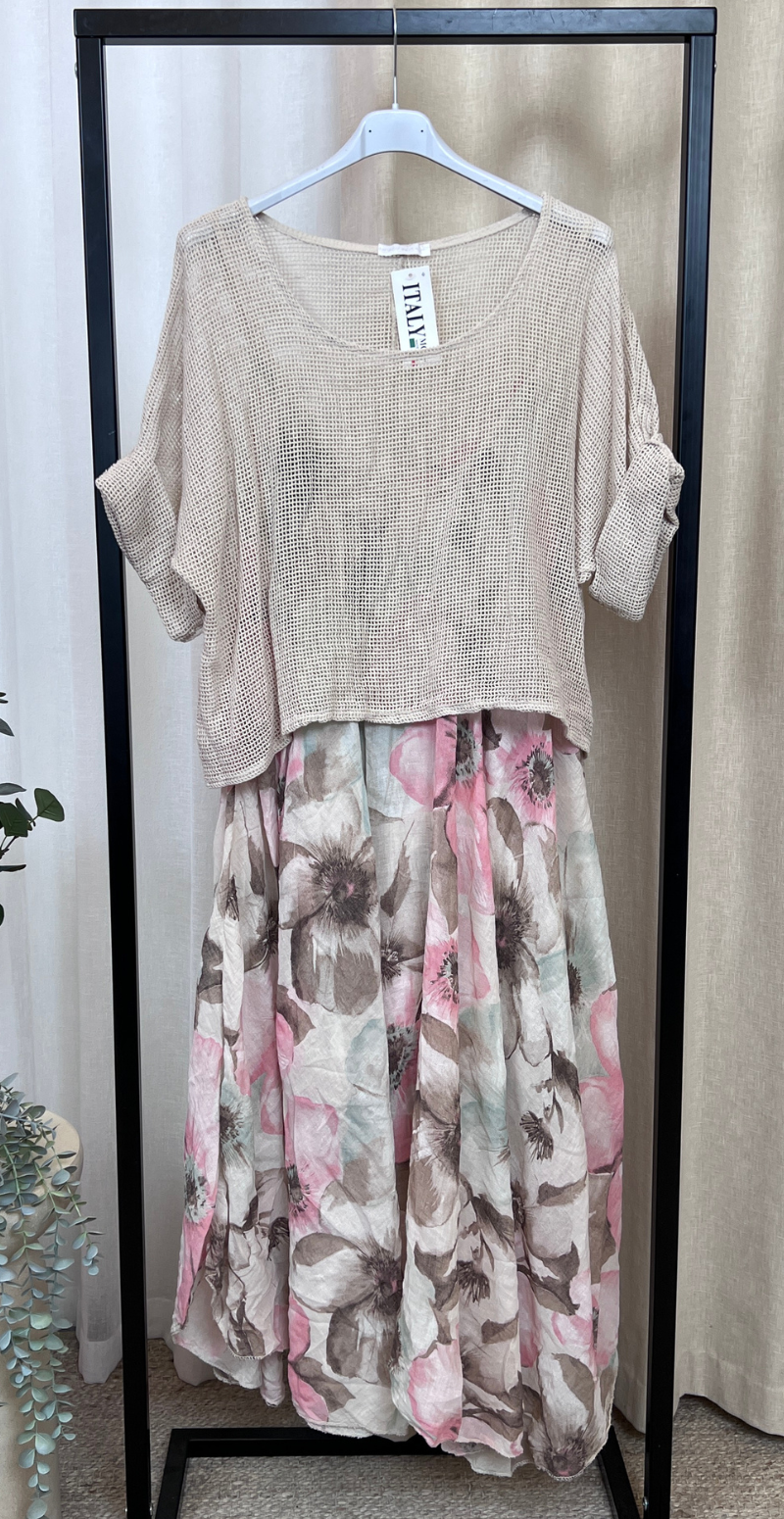 Ophelia kjole med blomsterprint og tynde stropper med tilhørende bluse beige LikeLondon