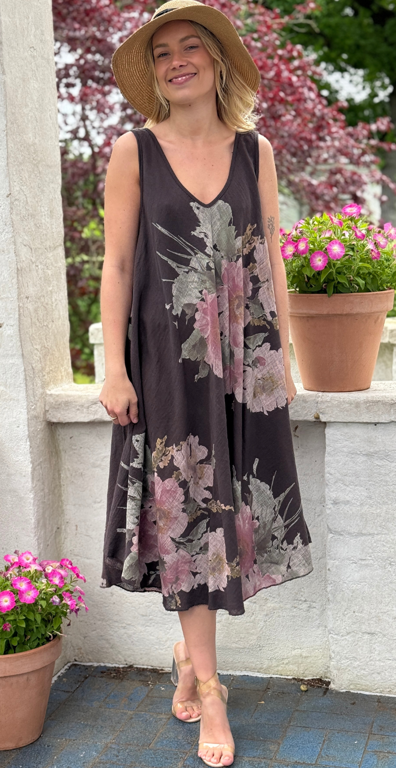 Faye kjole med brede stropper og blomstermotiv brun LikeLondon