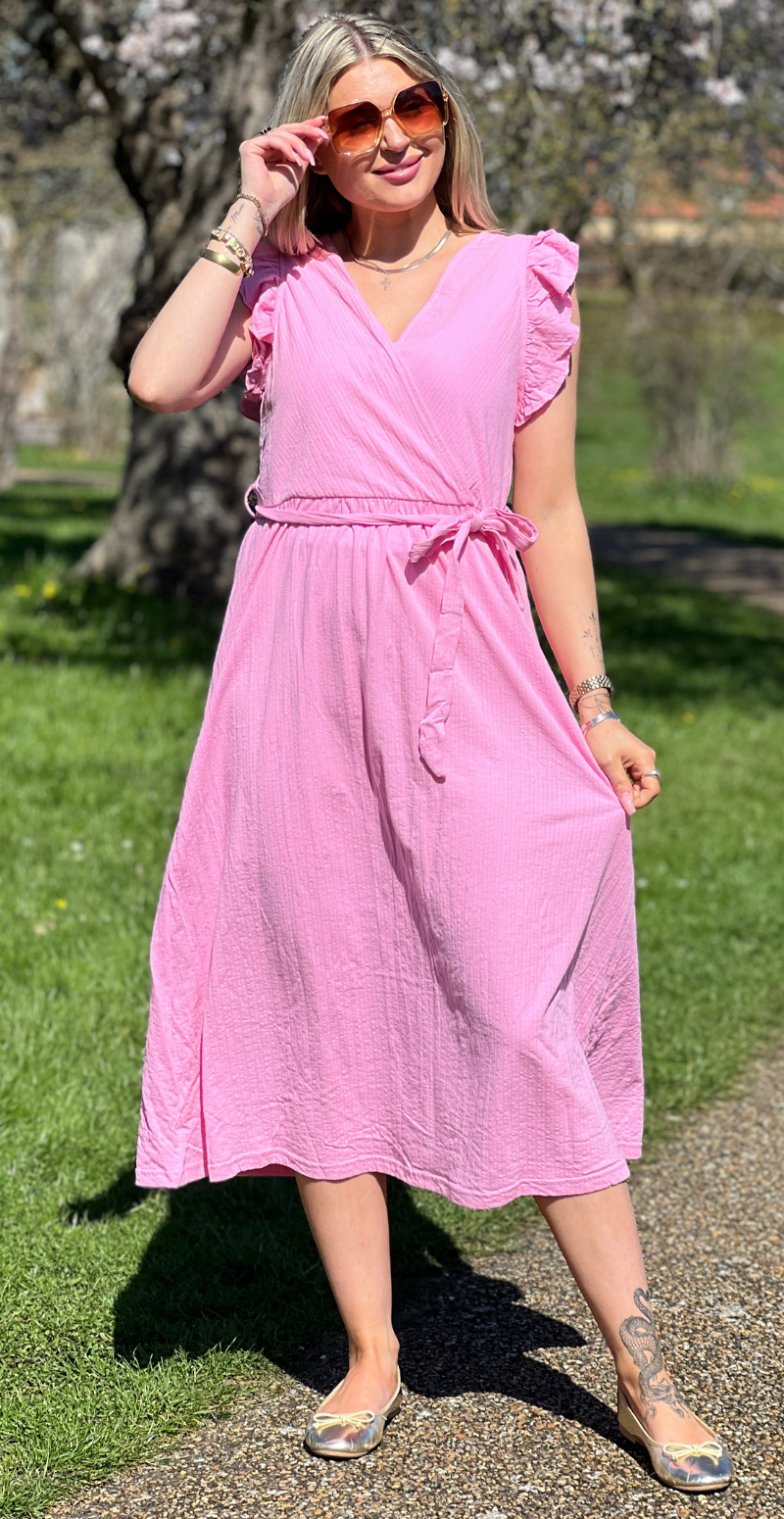 Paige kjole med flæsedetaljer og bindebånd begonia pink B.young