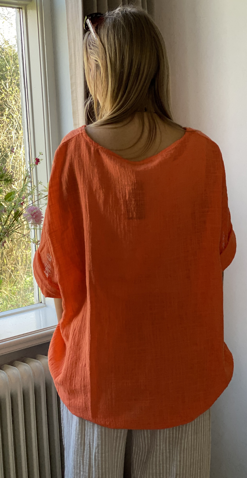 Alida bluse med vidde og halskæde orange LikeLondon